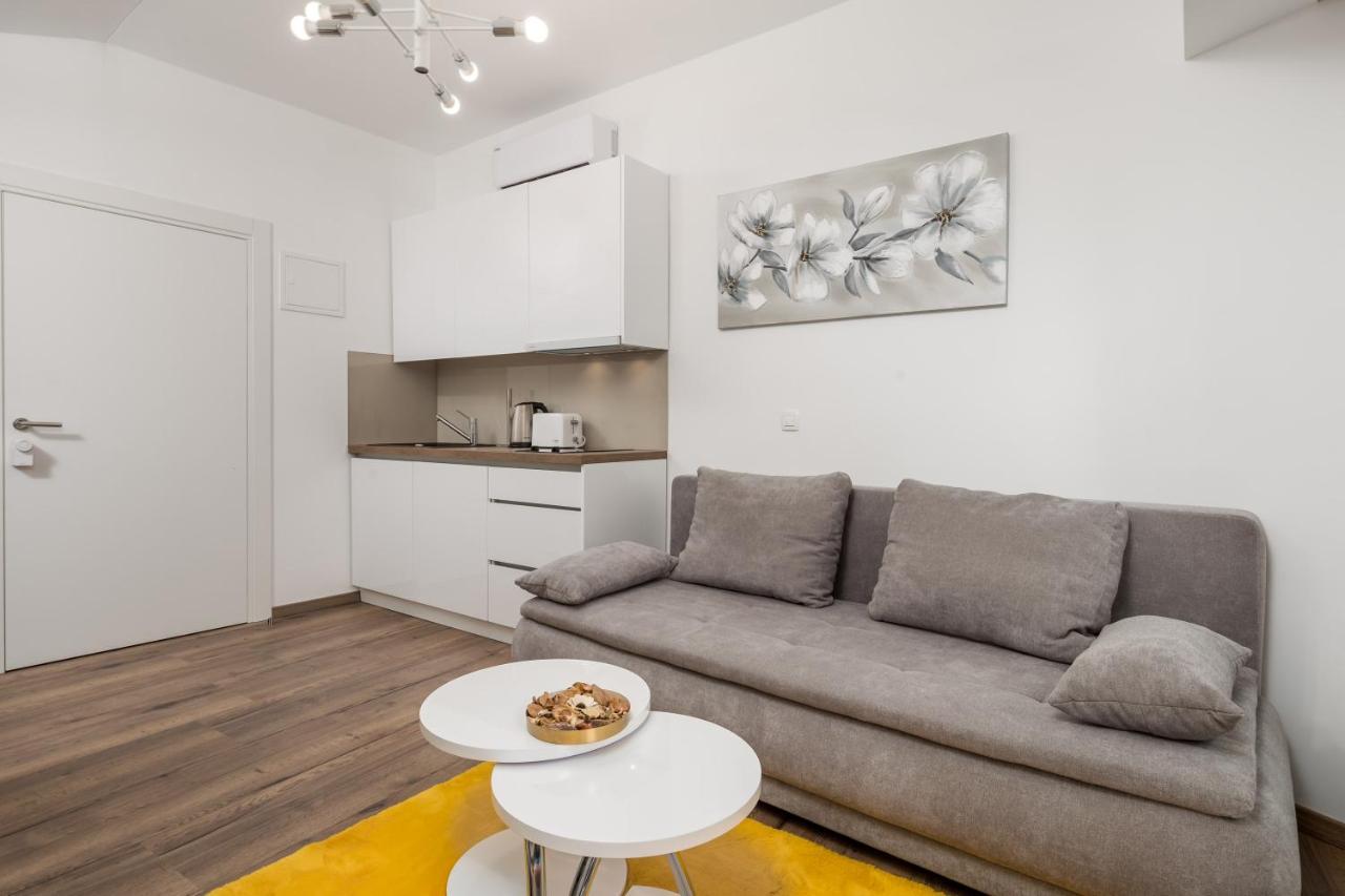 Central Apartments Dalmatina Риека Экстерьер фото